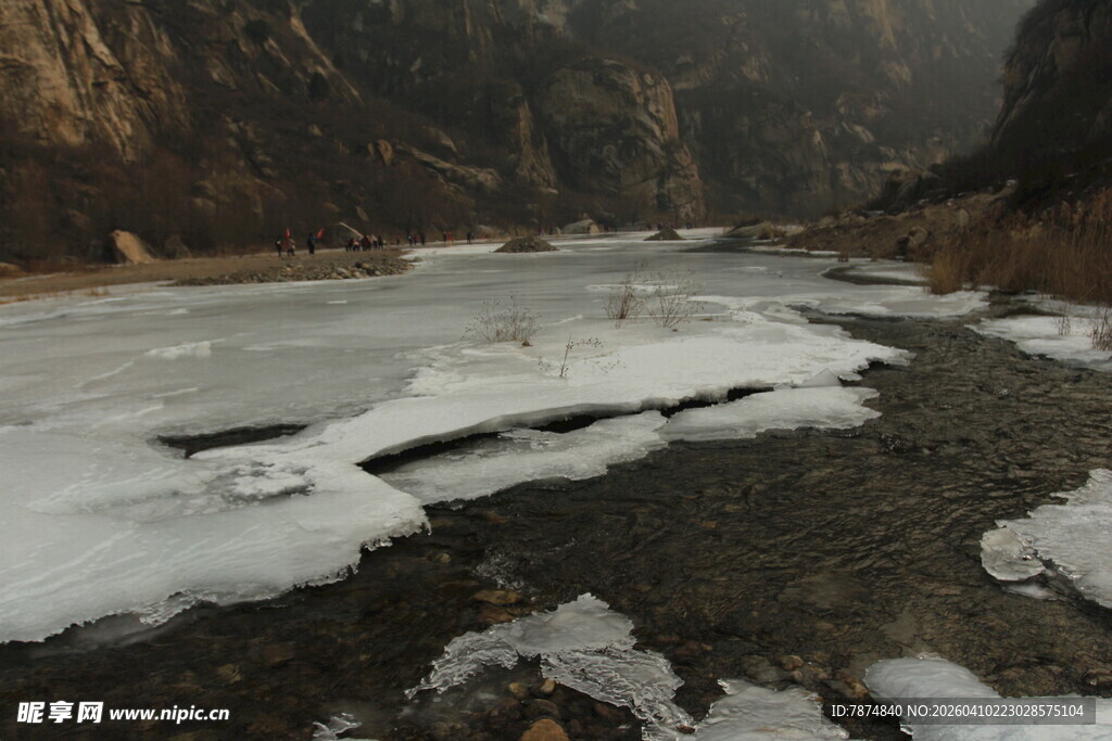冰河河谷景象