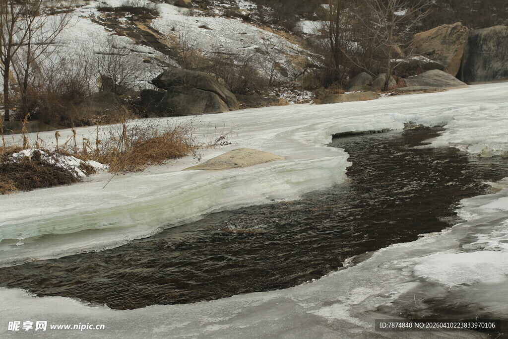 冬日冰河景象
