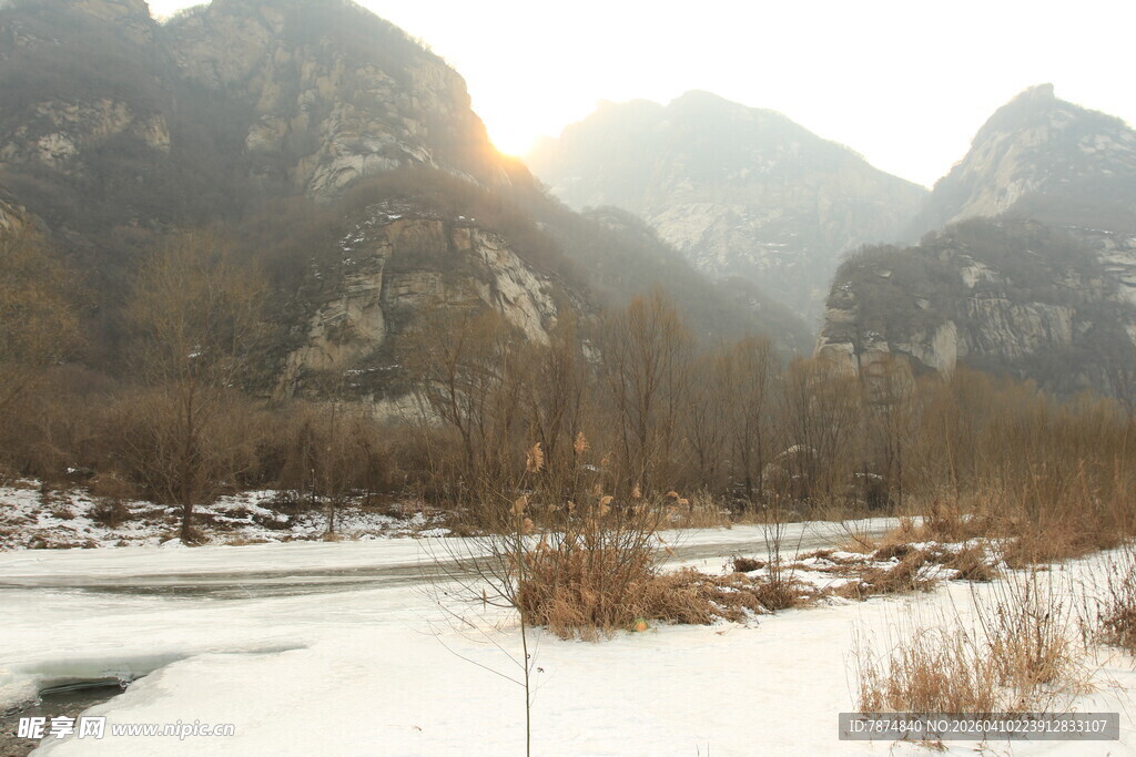 冬日雪覆山川旷野美景