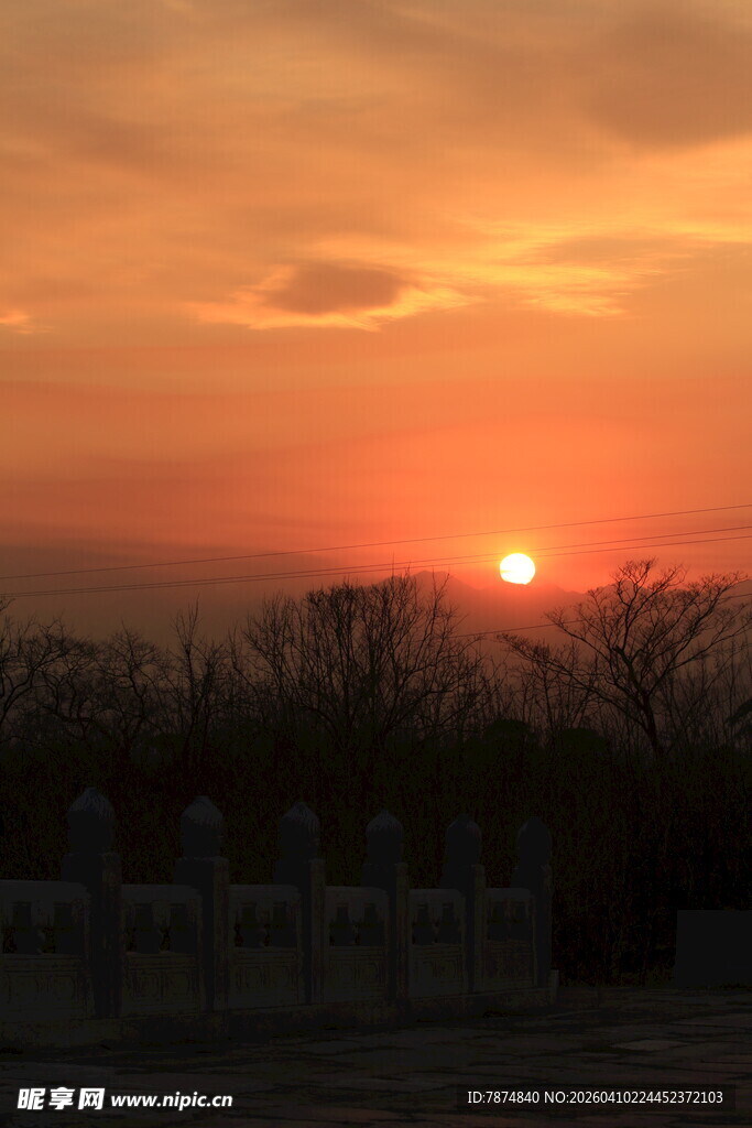 夕阳西下的美丽天际线
