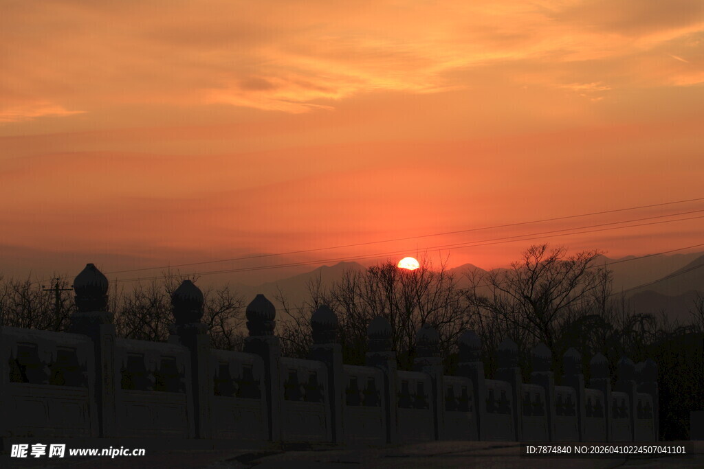 夕阳西下的美丽天际线