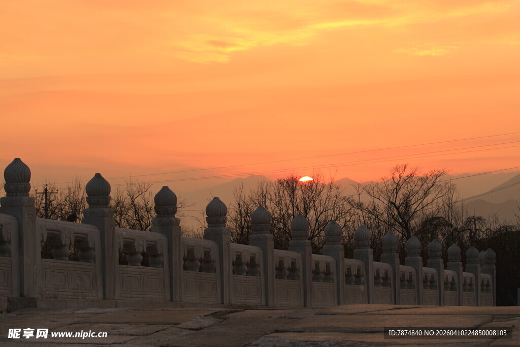 夕阳下的中式建筑景观