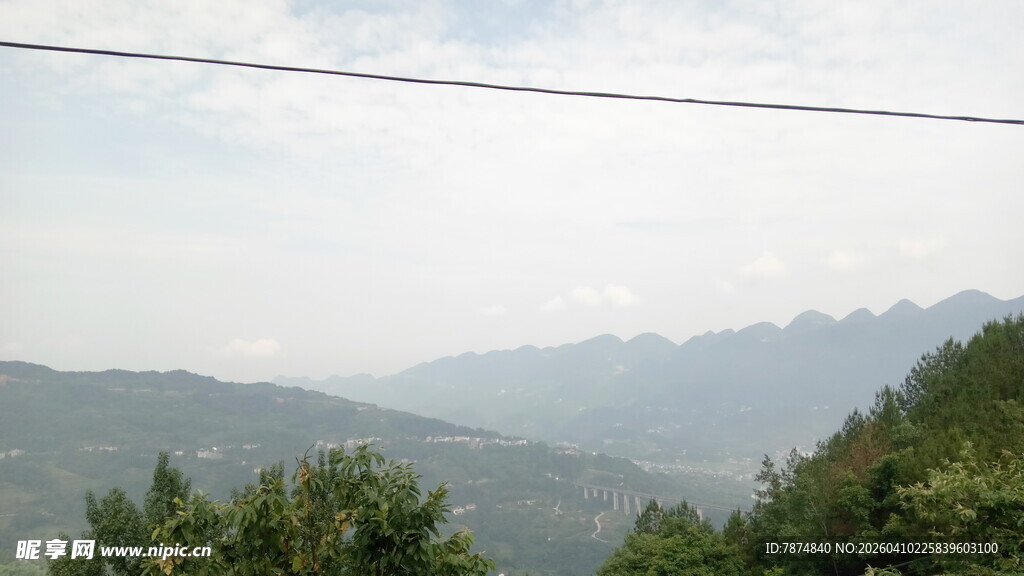 山间景色 绿意盎然的远方