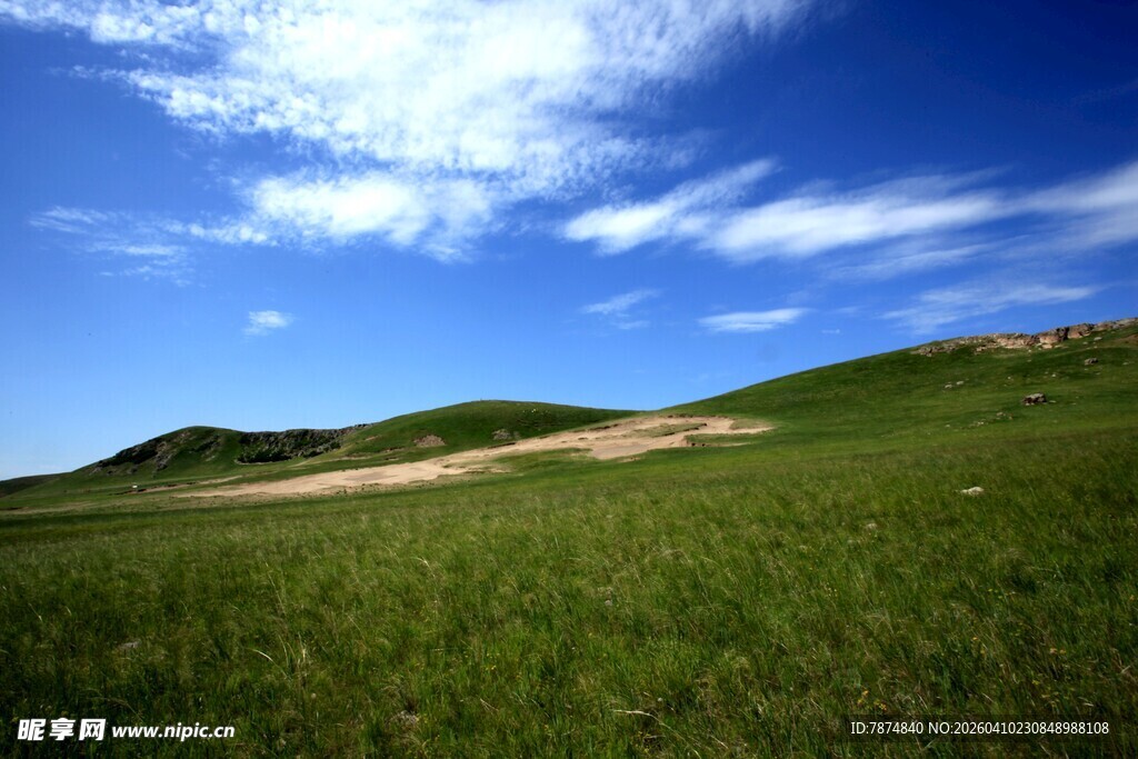草原蓝天美景