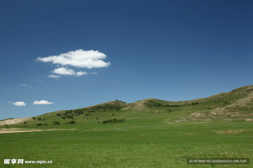 草原蓝天美景