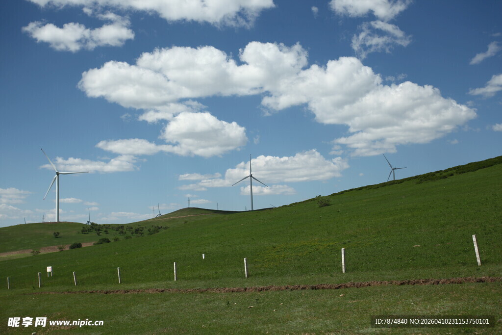 草原风光 蓝天白云风车