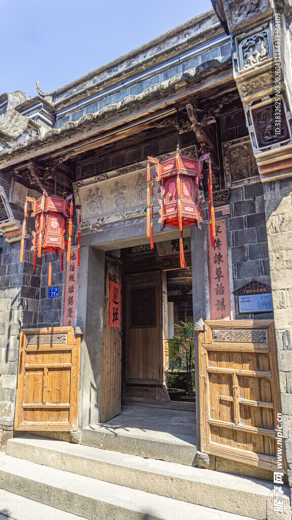 古雅中式店铺 红灯笼装点