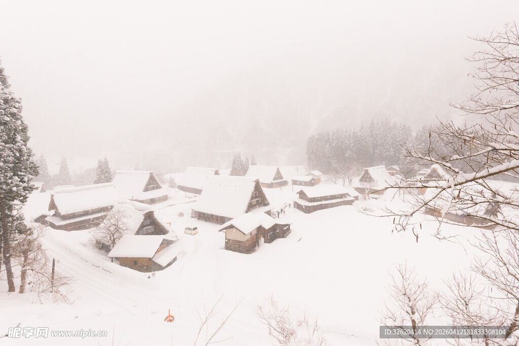 雪覆村落