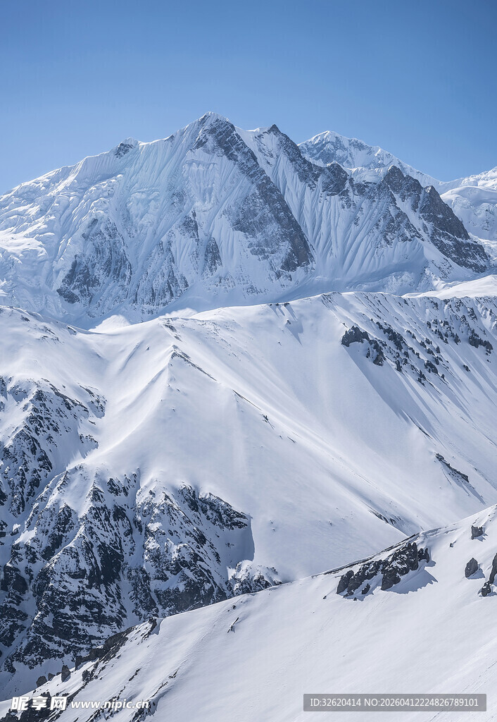 壮丽雪山景观