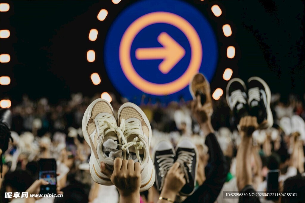 音乐节现场观众热情互动