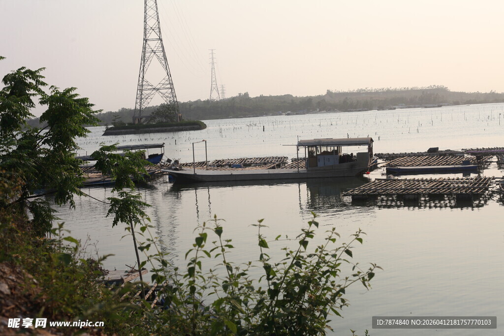 湛江江边码头景象