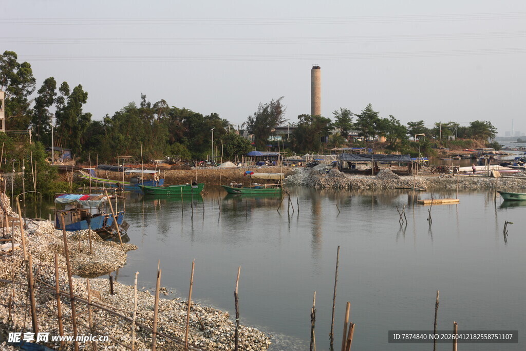 湛江宁静水边村落景观