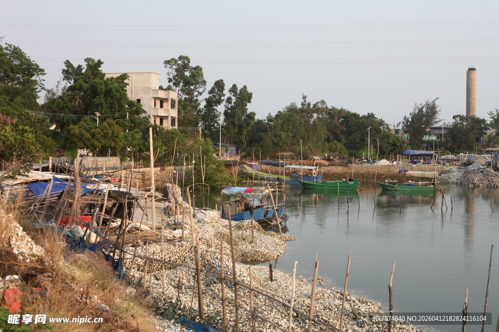 湛江河边施工场景