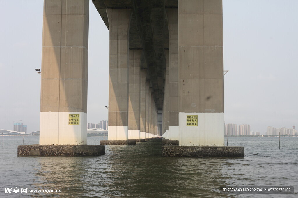 湛江桥梁底部近景
