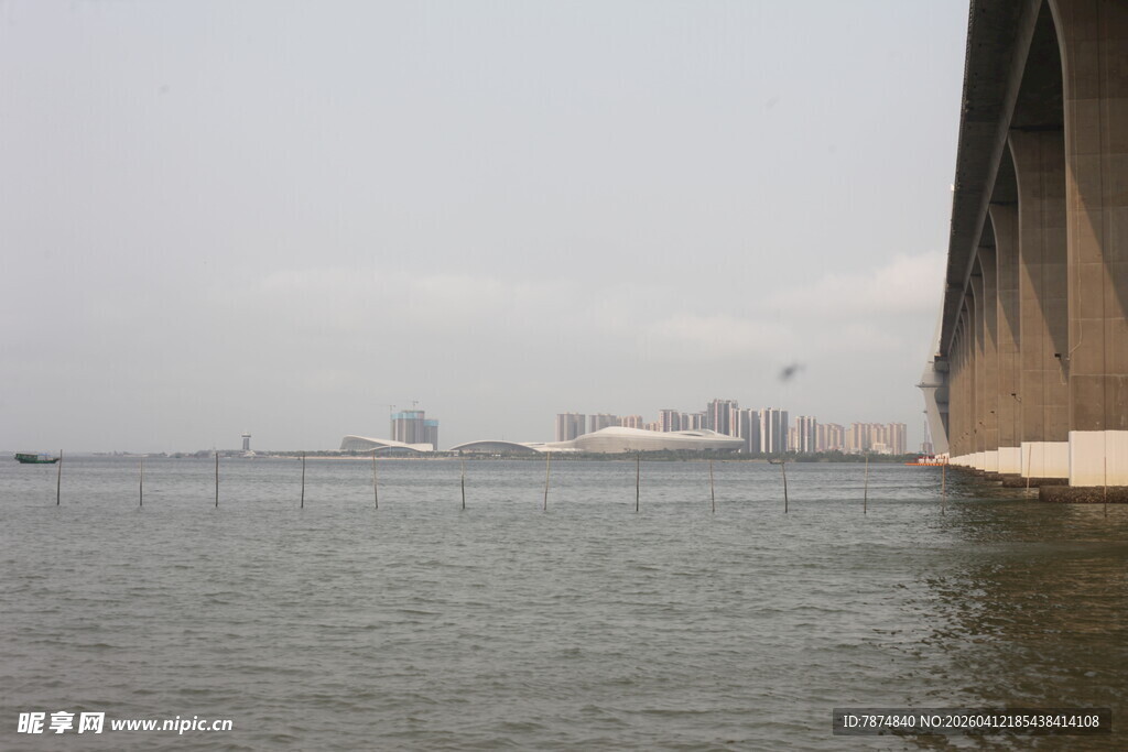 湛江桥下江边水域风景