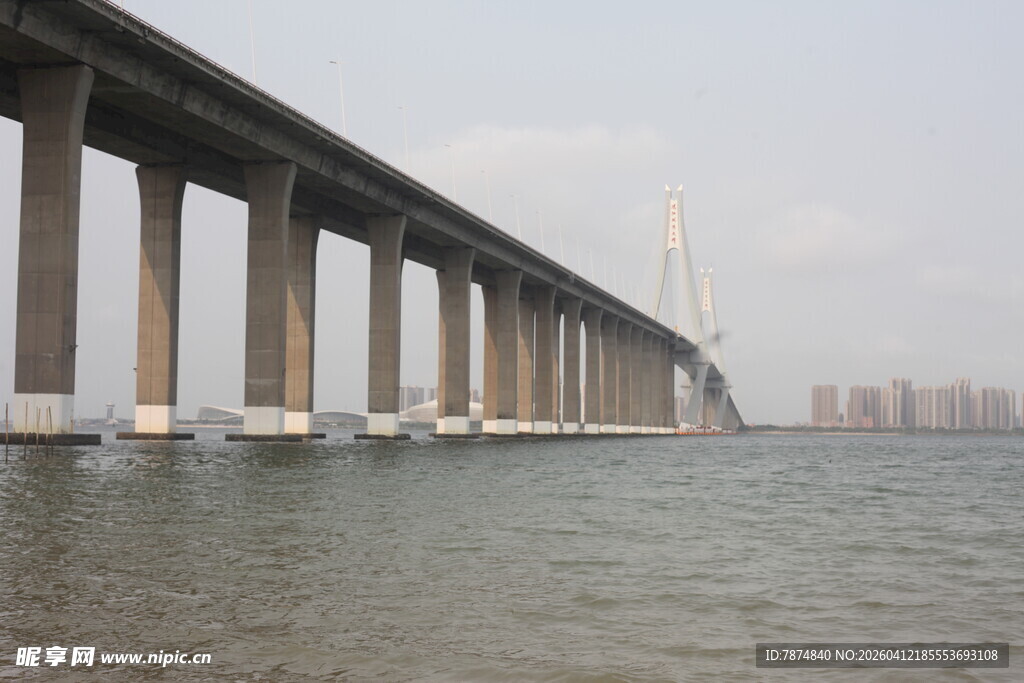 湛江跨海大桥横跨广阔水域
