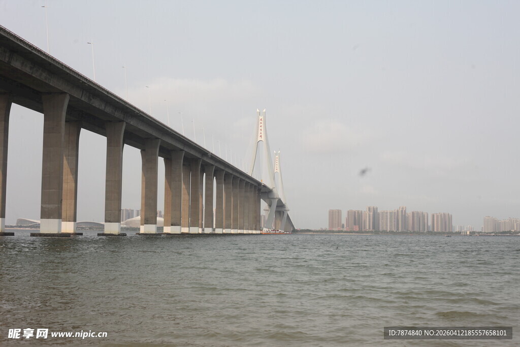 湛江跨海大桥横跨广阔海面