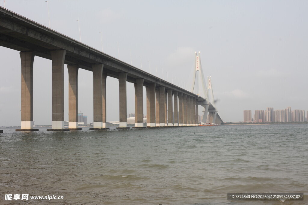 湛江跨海大桥横跨海面