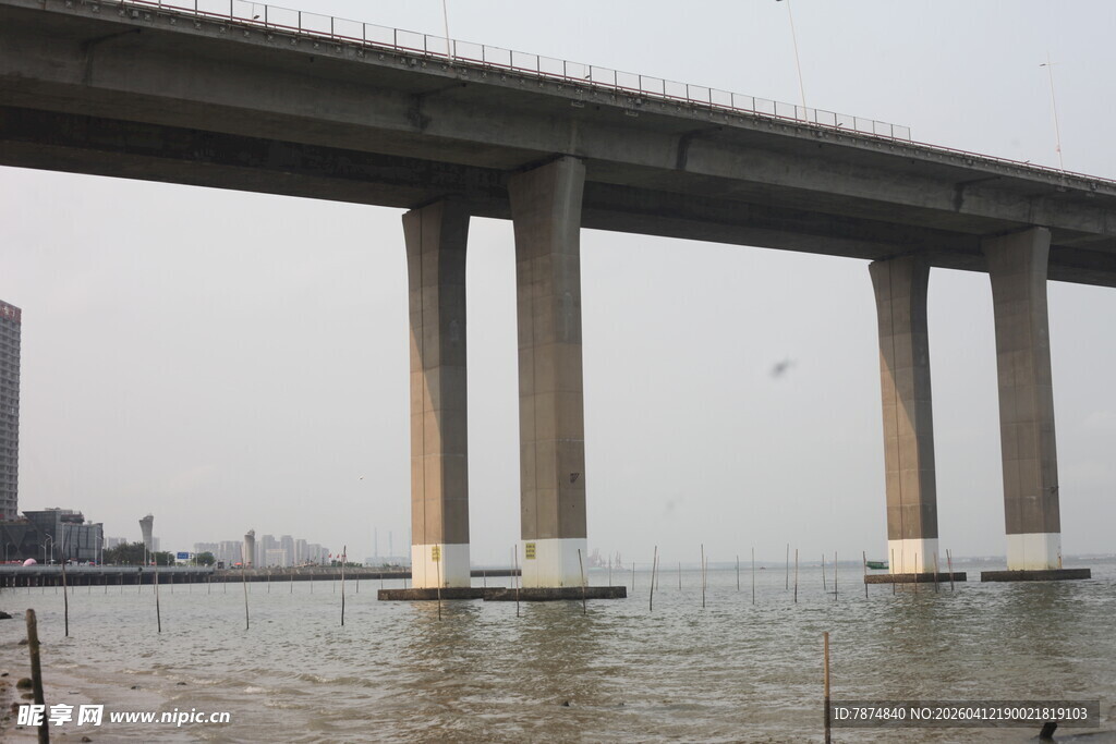 湛江海上大桥壮观景象