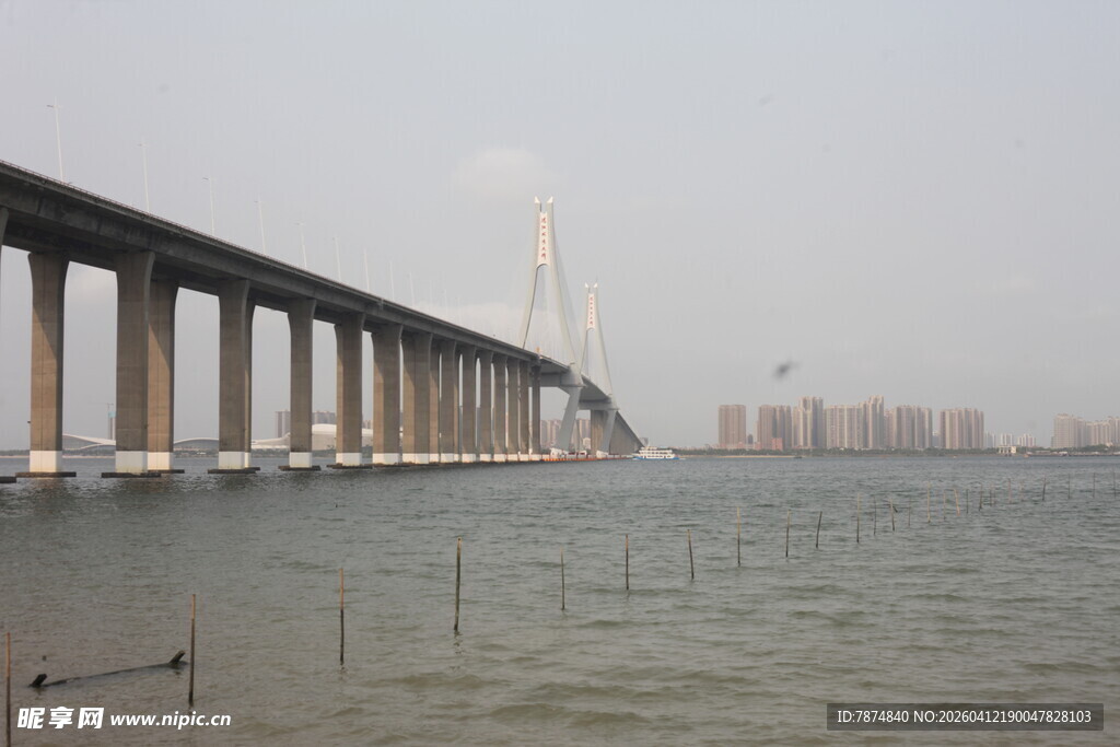 湛江跨海大桥横跨广阔海面