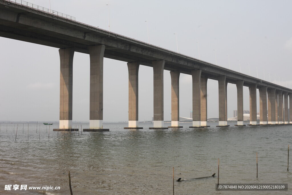 湛江海上大桥壮观景象