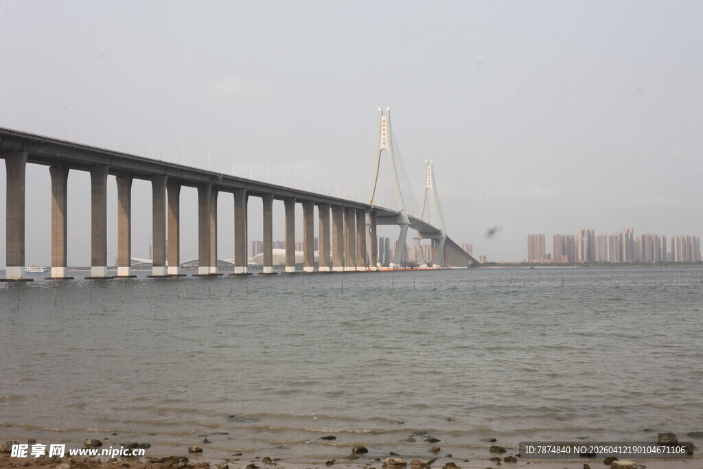 湛江跨海大桥横跨海面