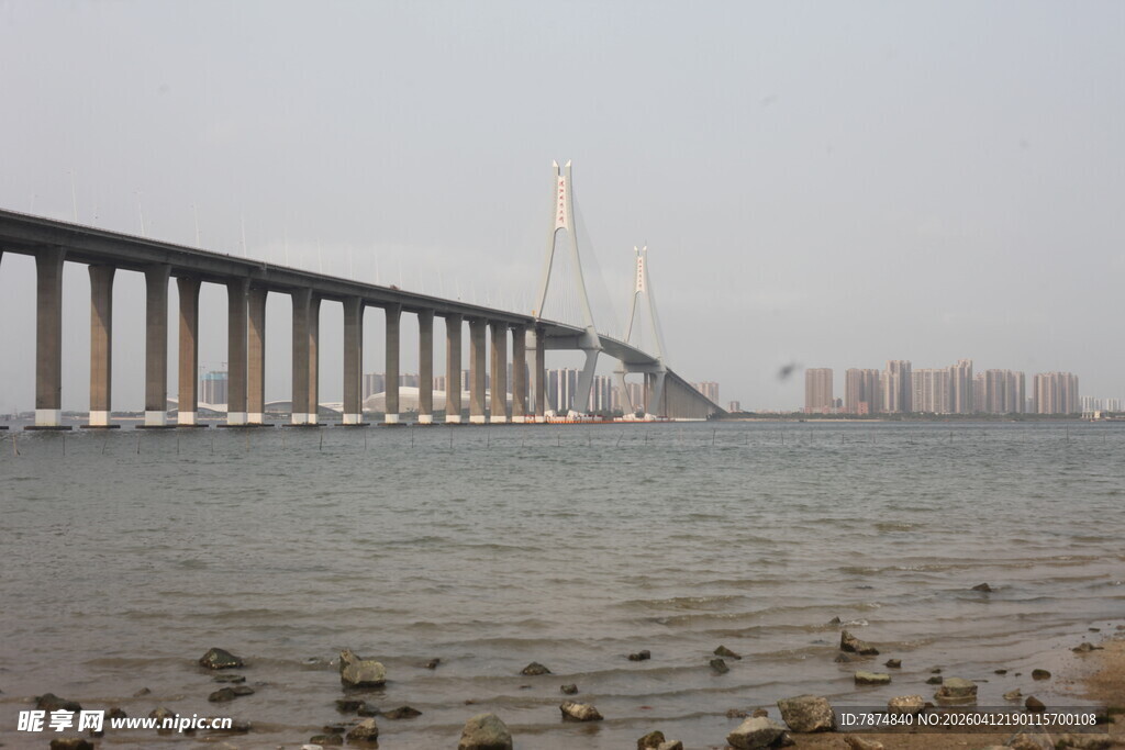 湛江跨海大桥横跨海面