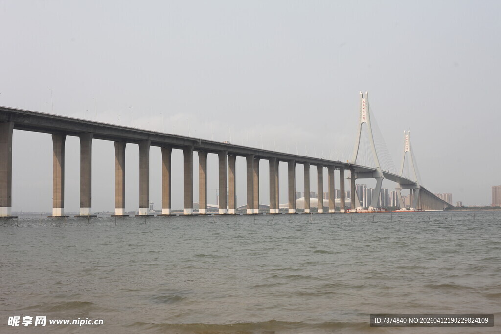 湛江海上大桥壮观景象