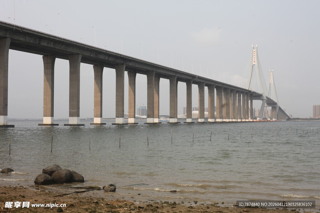 湛江跨海大桥横跨海面景观