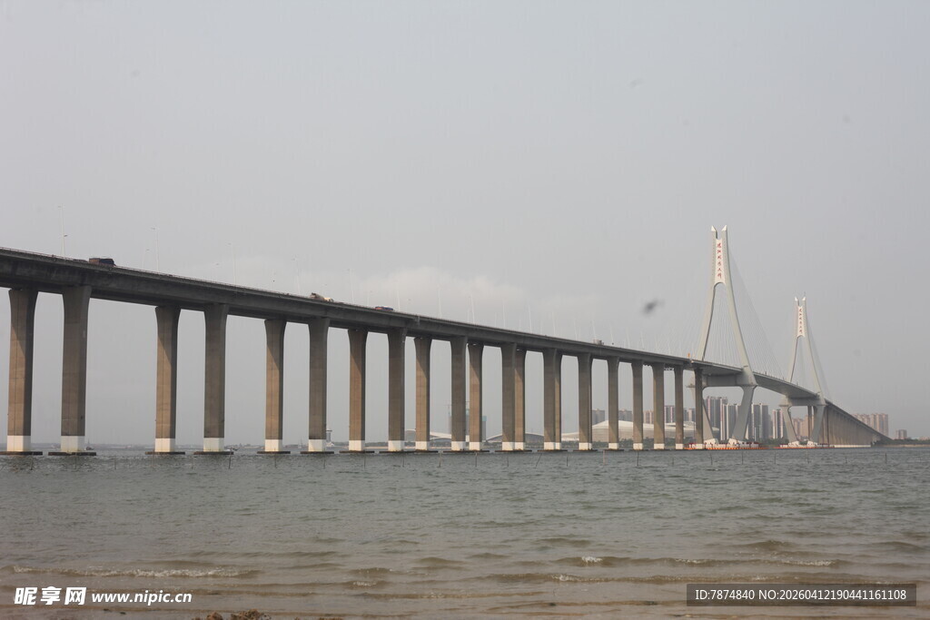 湛江跨海大桥横跨海面
