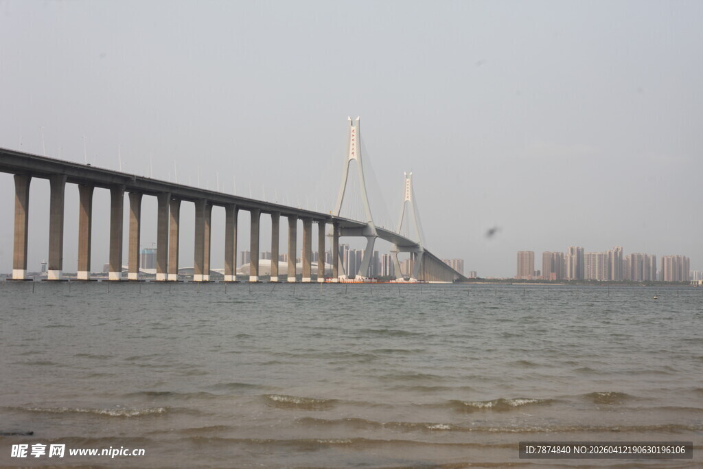 湛江跨海大桥横跨海面