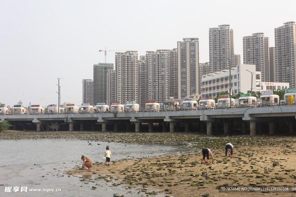 湛江城市河畔景象