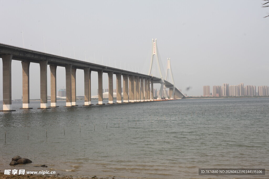 湛江跨海大桥横跨海面
