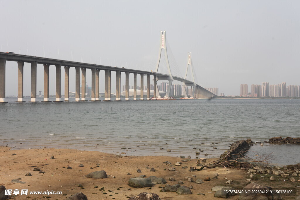 湛江跨海大桥近景与海边景象