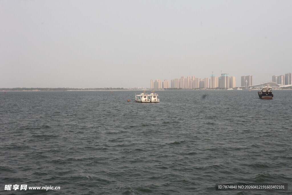 湛江海上远眺城市景观