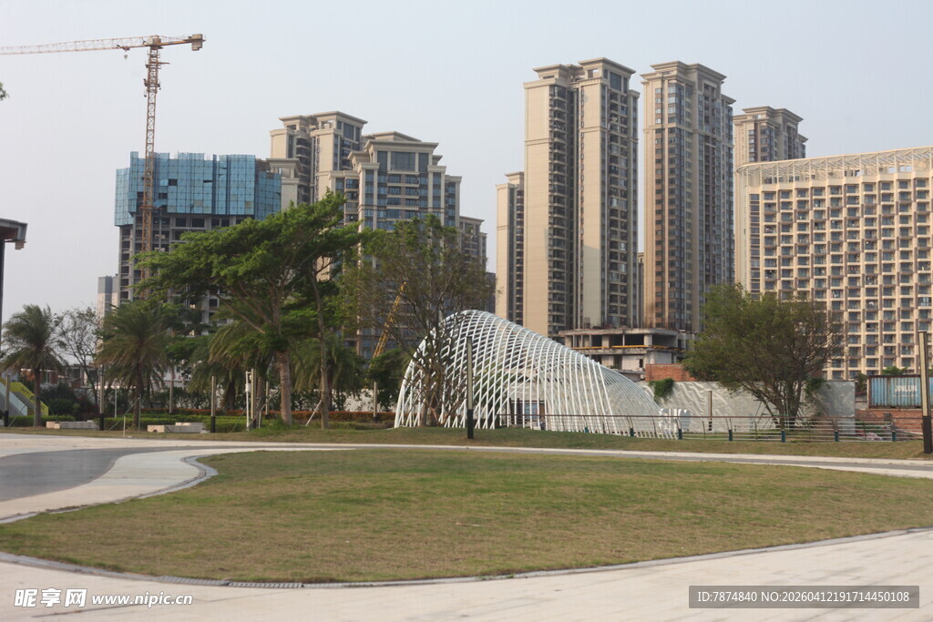 湛江城市现代景观中的绿地建筑