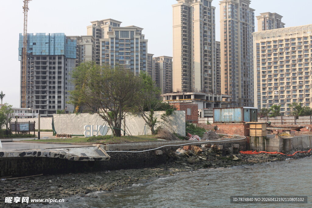 湛江河畔城市风光