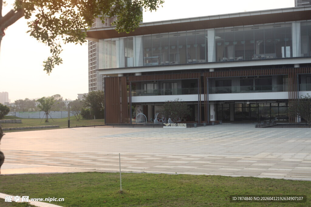 湛江现代风格的多层建筑外观