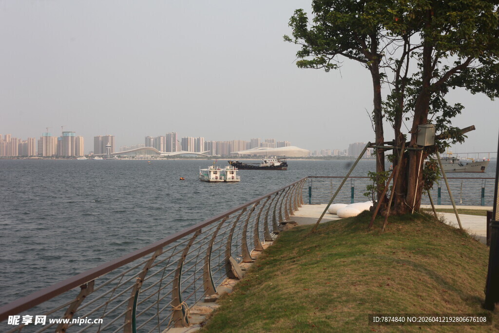 湛江湖畔风景 城市与自然相融
