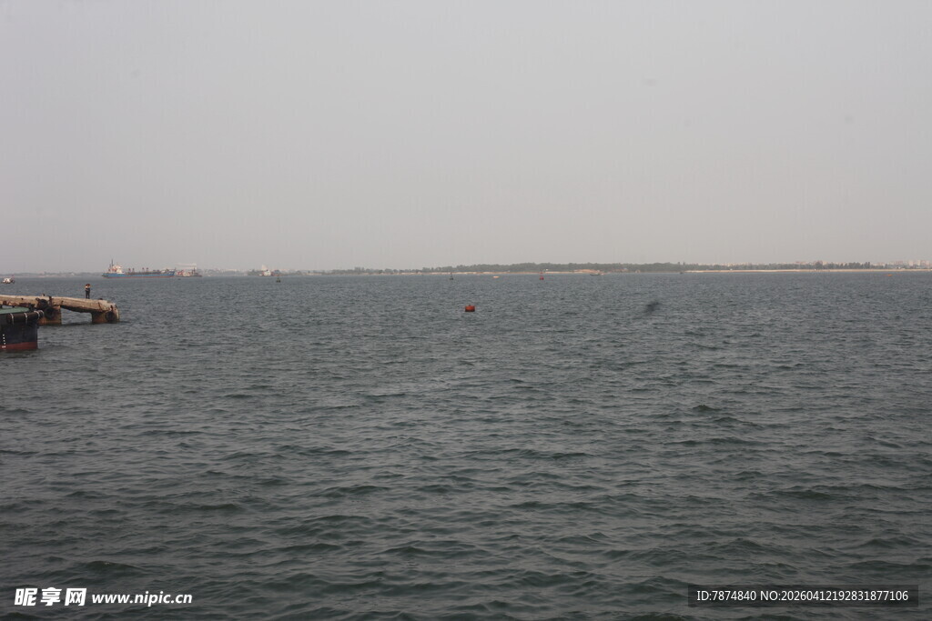 湛江海上远景 水面与远处景象