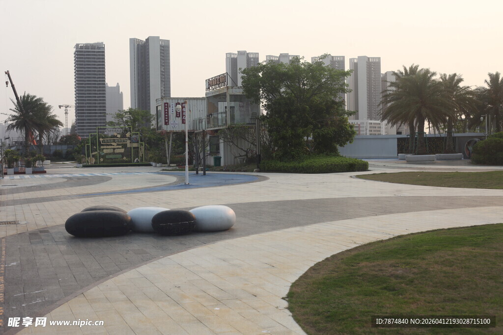 湛江城市现代景观中的别致造型