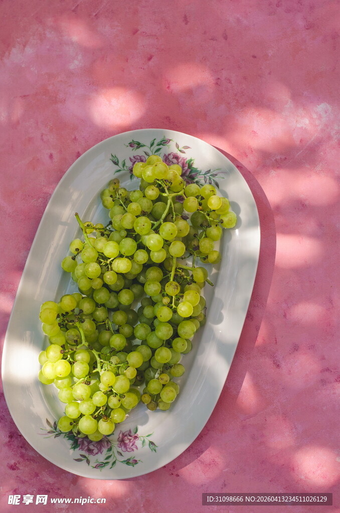 盘中青葡萄