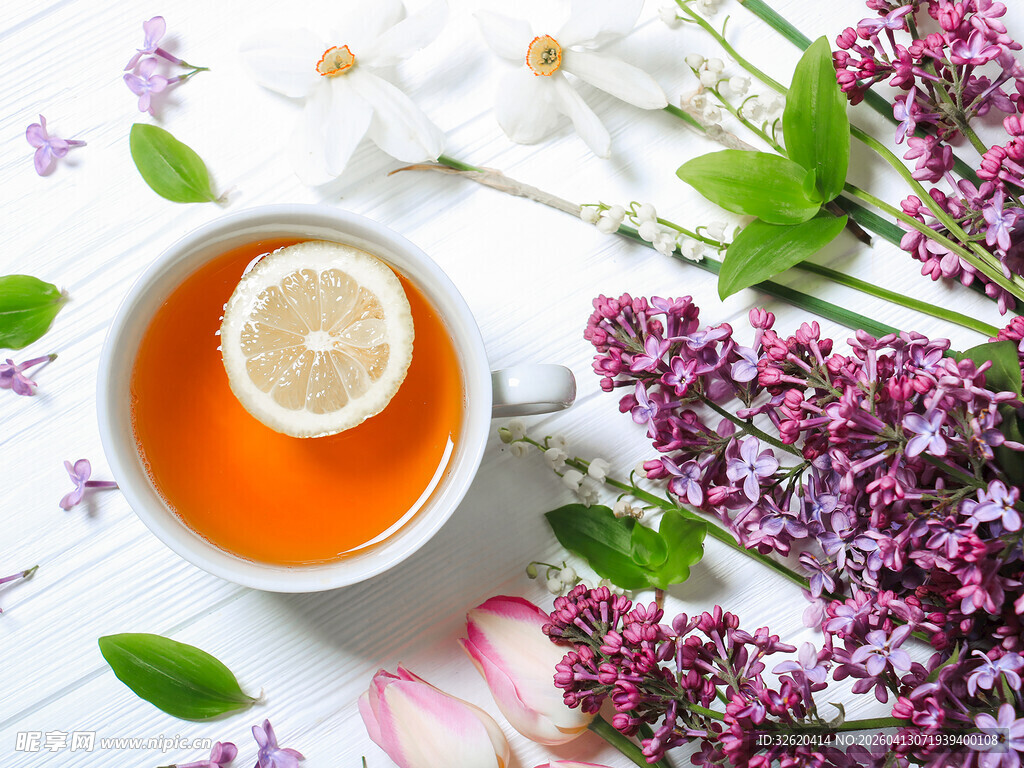 花香环绕的柠檬茶