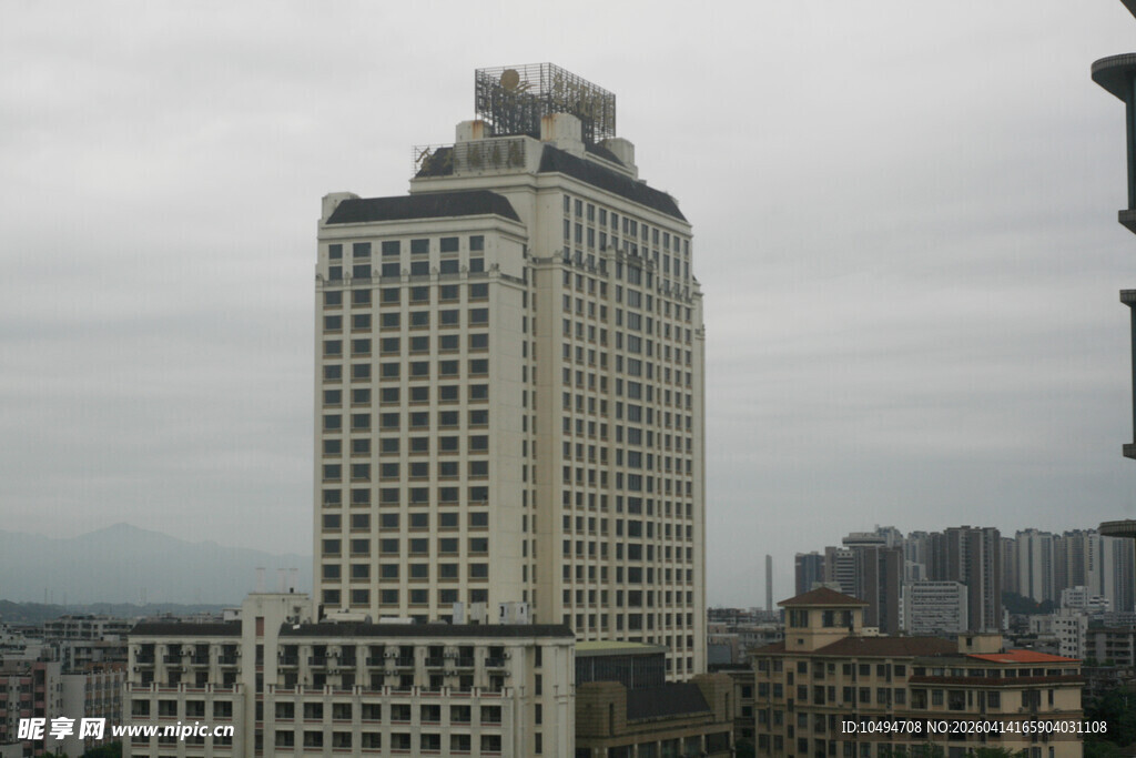城市中高耸的现代化建筑
