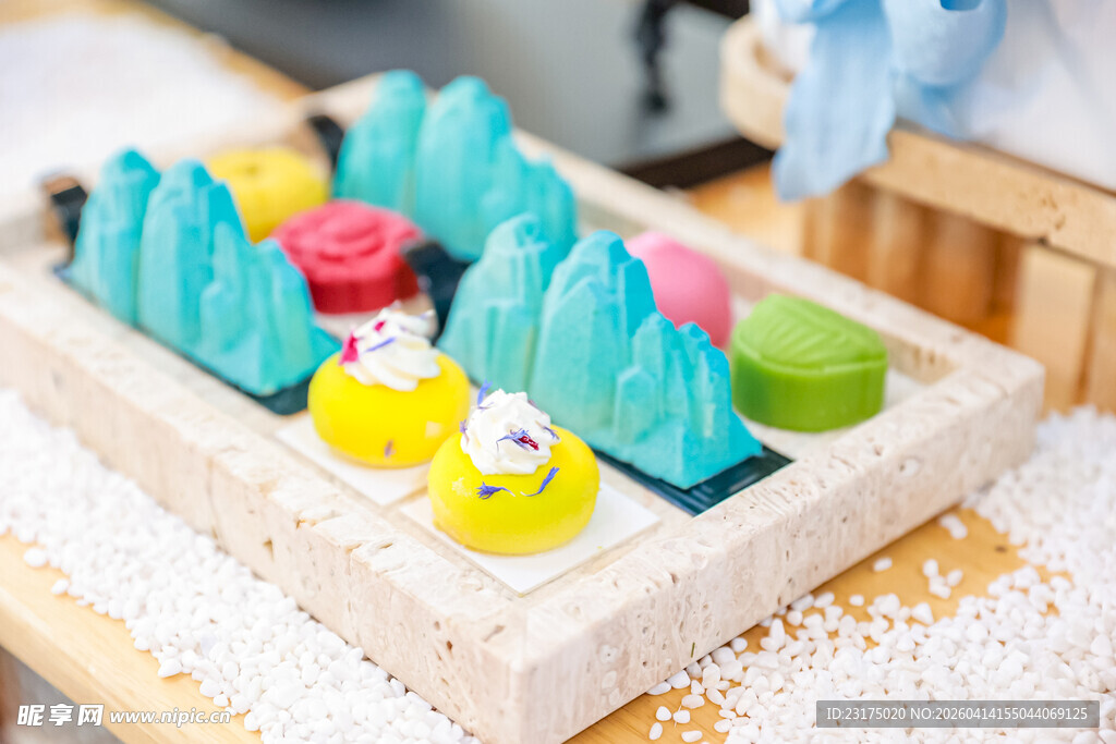 冰山造型甜品高清图片