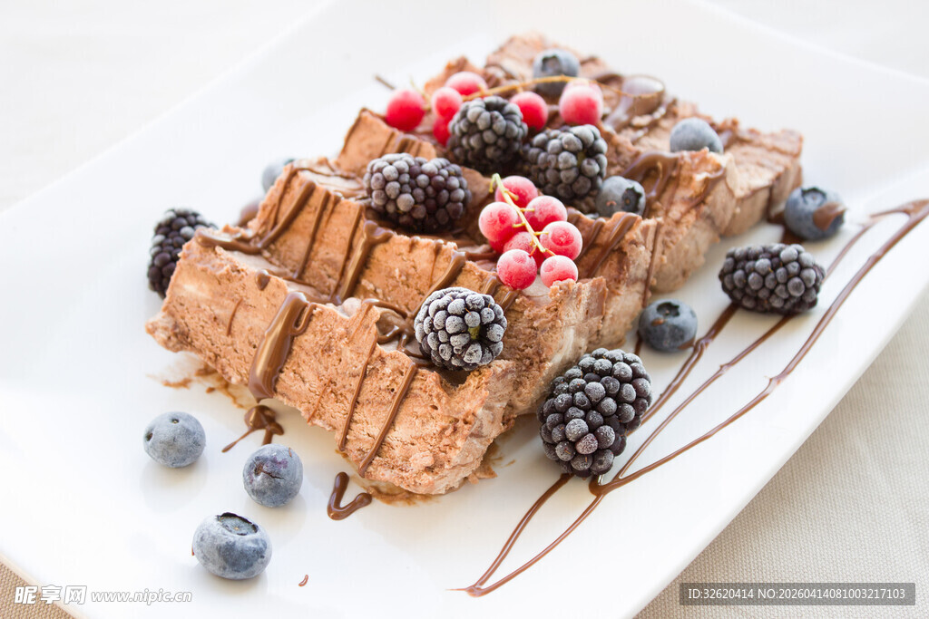 巧克力浆果夹心糕点