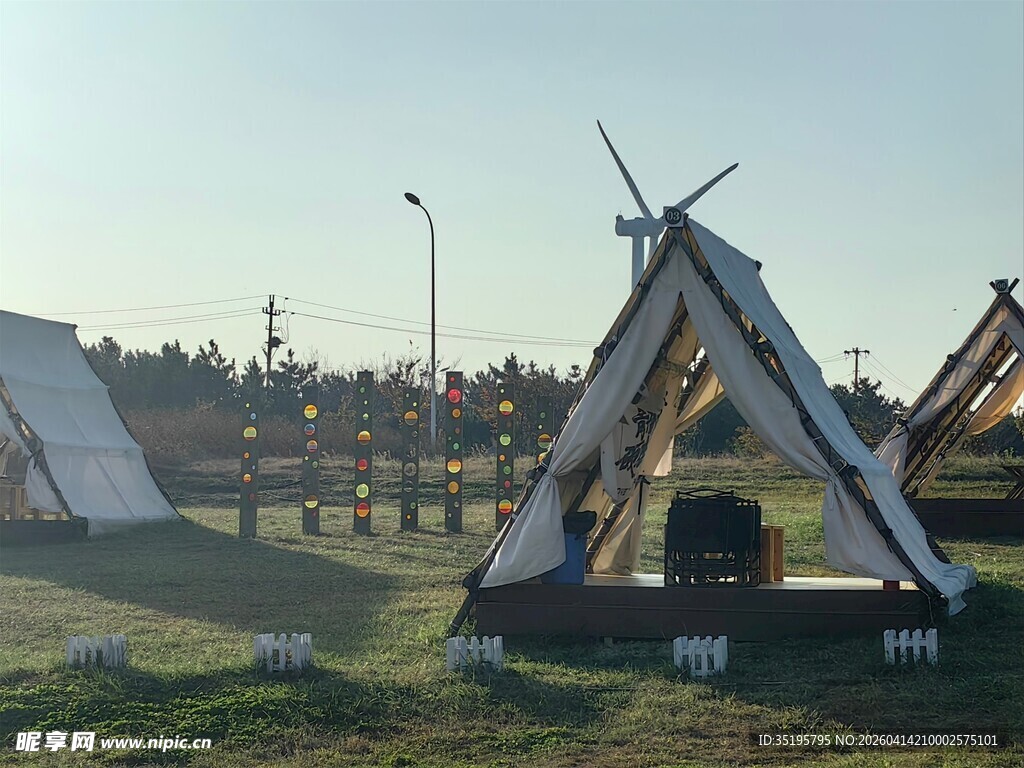 户外露营帐篷场景