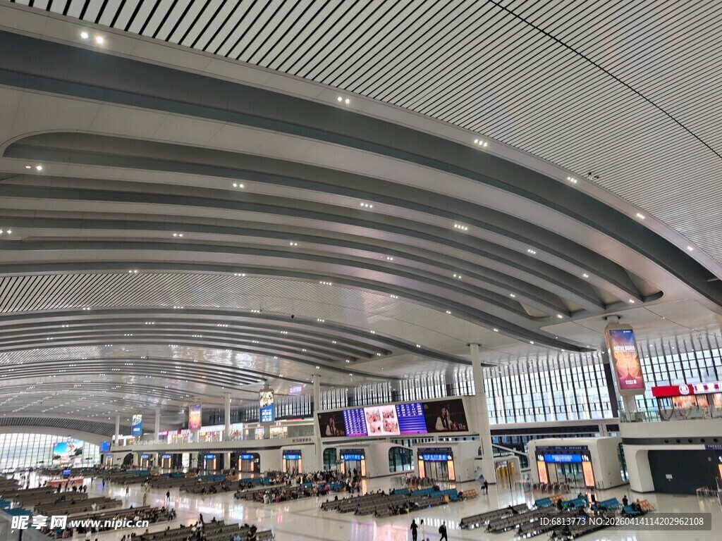 现代火车站大厅内部