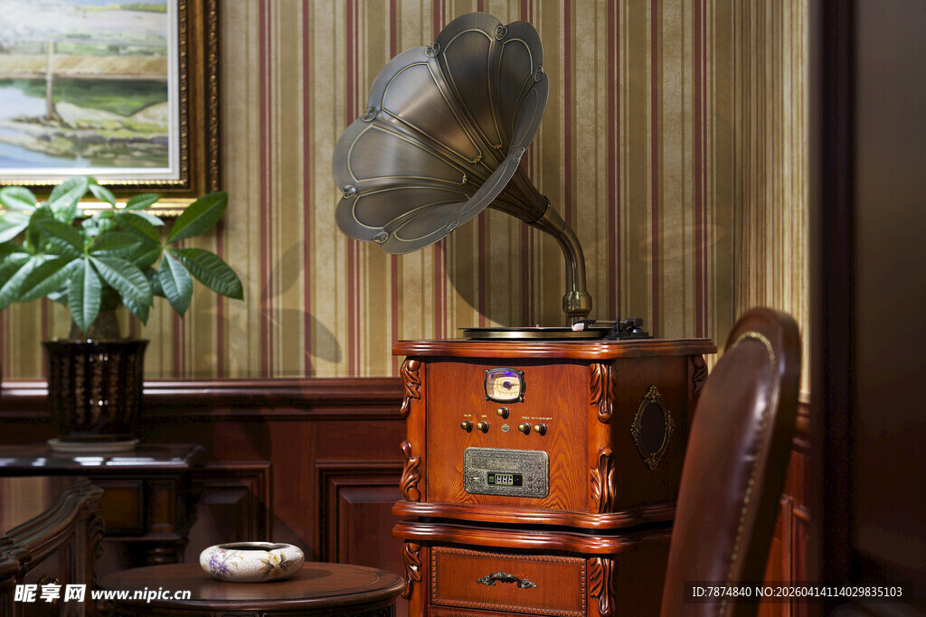 复古留声机搭配古典家具