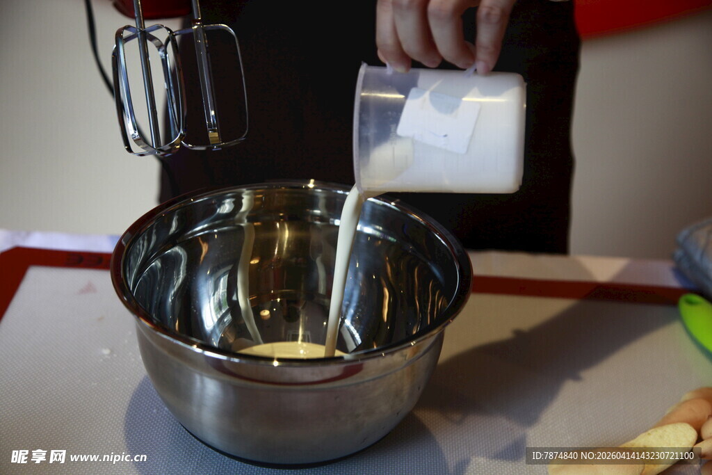 手动打蛋机搅拌金属容器食材